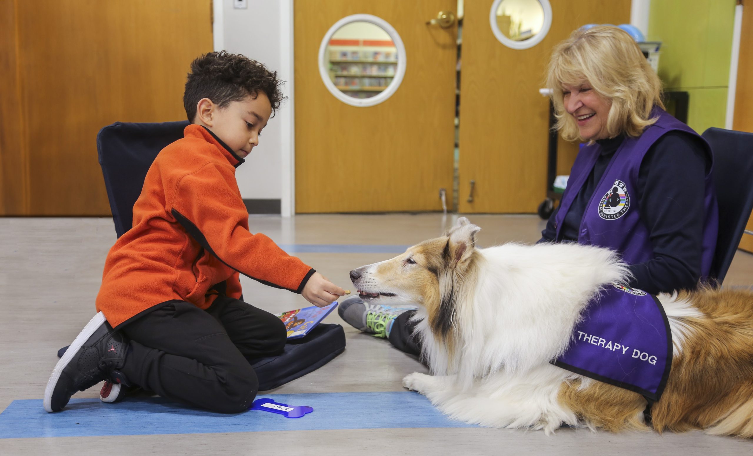 Arlington Heights Memorial Library Building its Pet Therapy Program