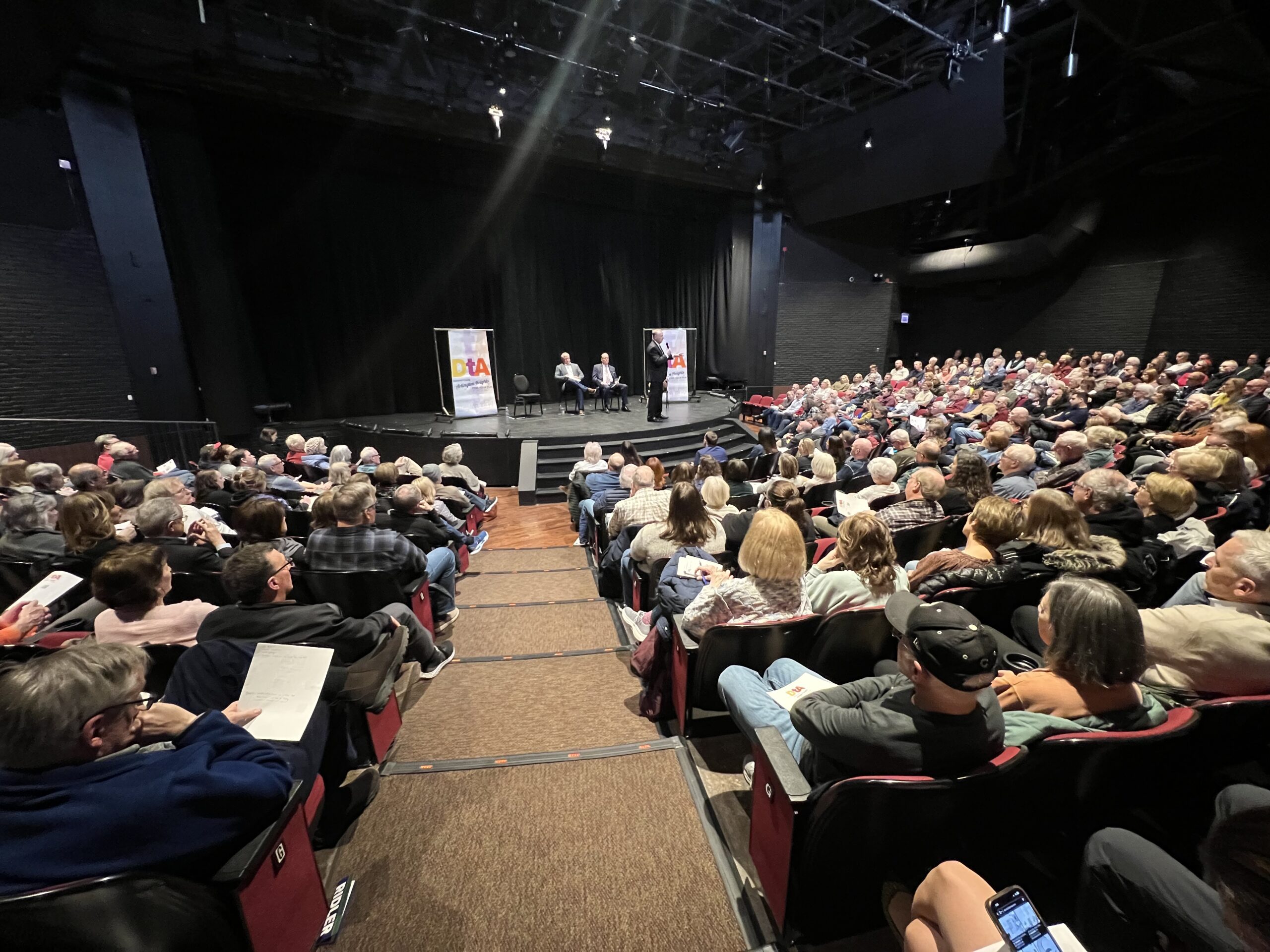 Arlington Heights Mayoral Candidates Pack the Metropolis at Forum